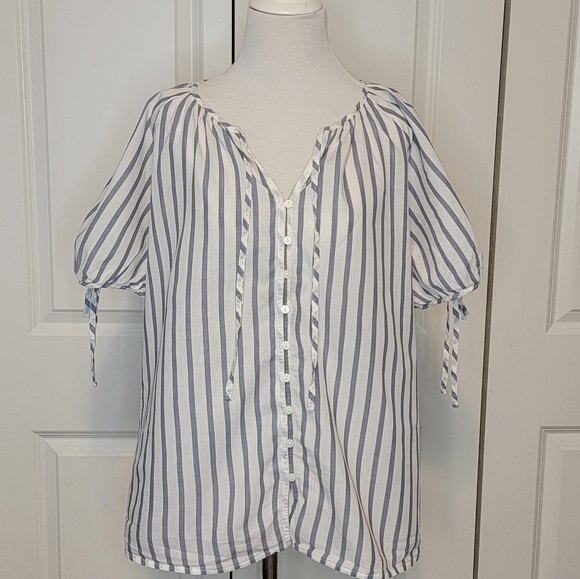 Universal Thread Women's Striped Short-Sleeve Button-Down Blouse with Ties - XL - Picture 5 of 5